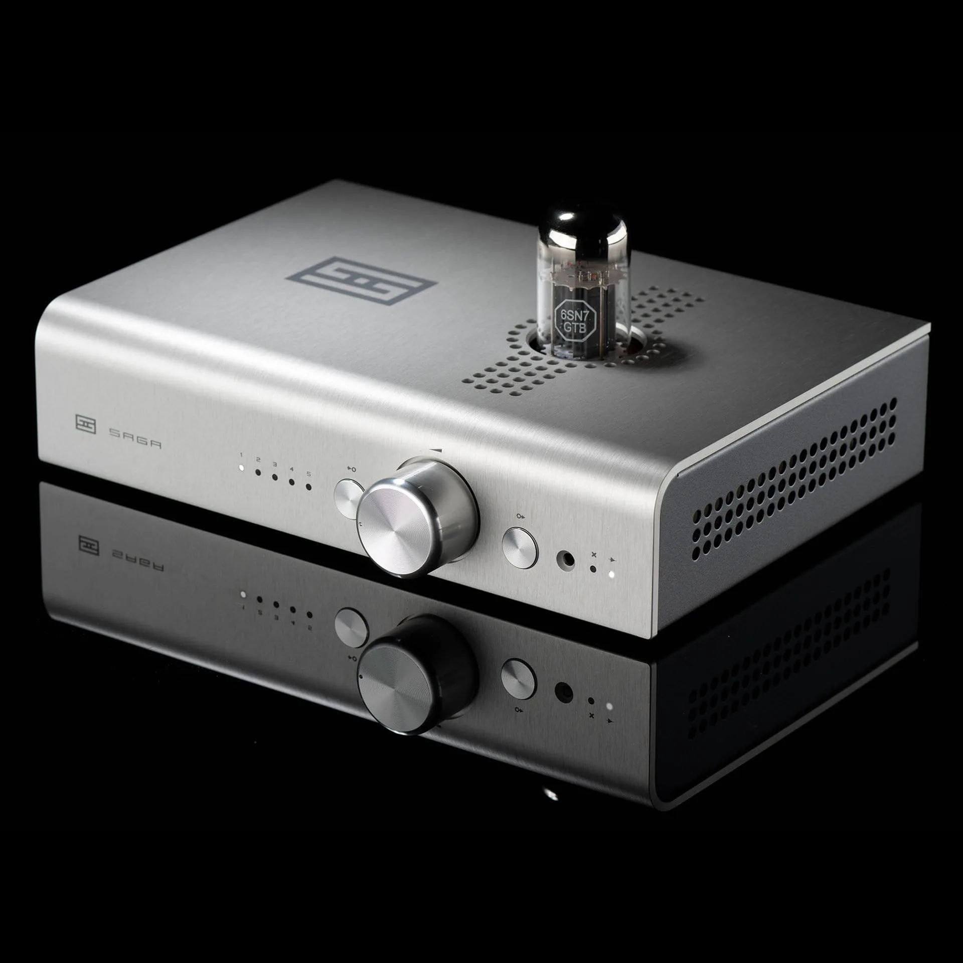 Schiit Saga+ vs Woo Audio WA300-BAL : Comparatif de préamplis