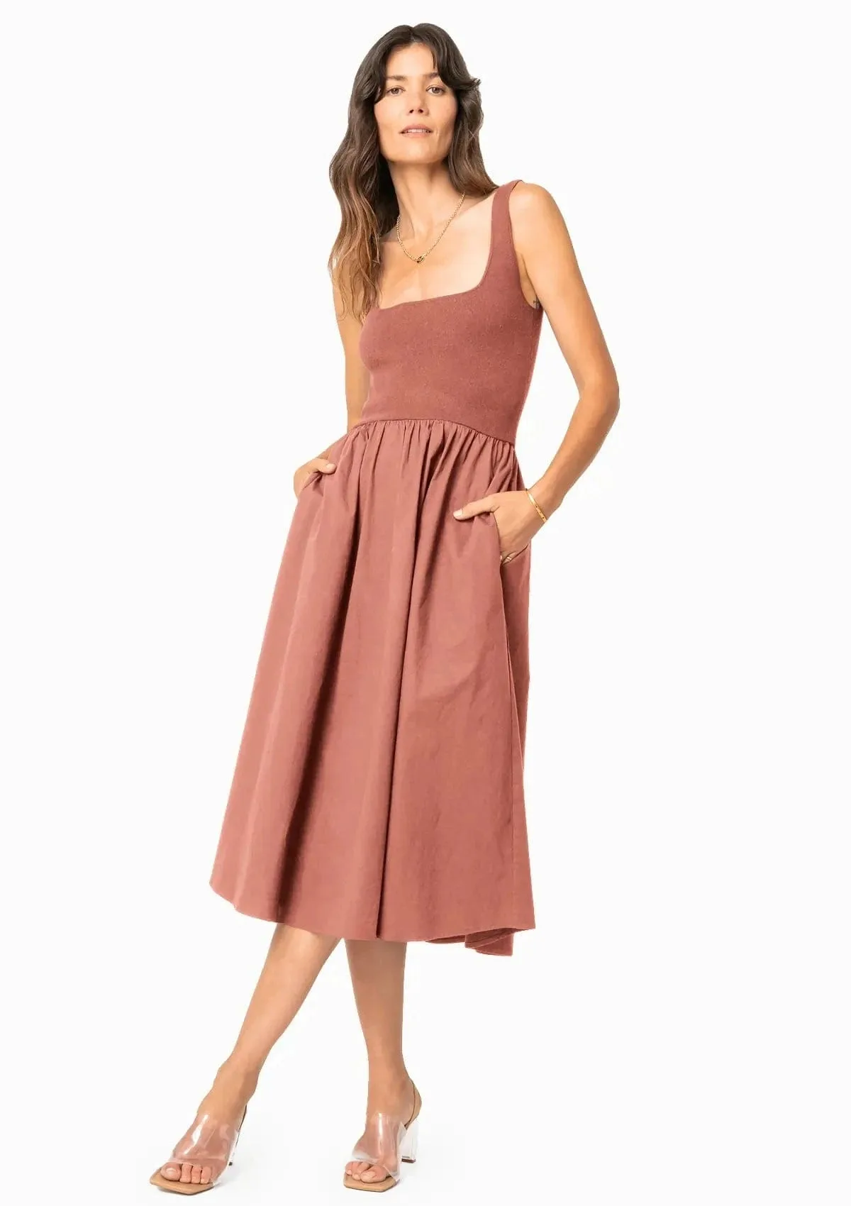 Illusion-kjole vs Mirage-jumpsuit: Antrekk til babyshower