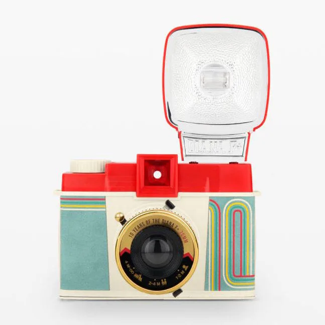 كاميرا Diana F+ متوسطة التنسيق مع فلاش - إصدار الذكرى العاشرة