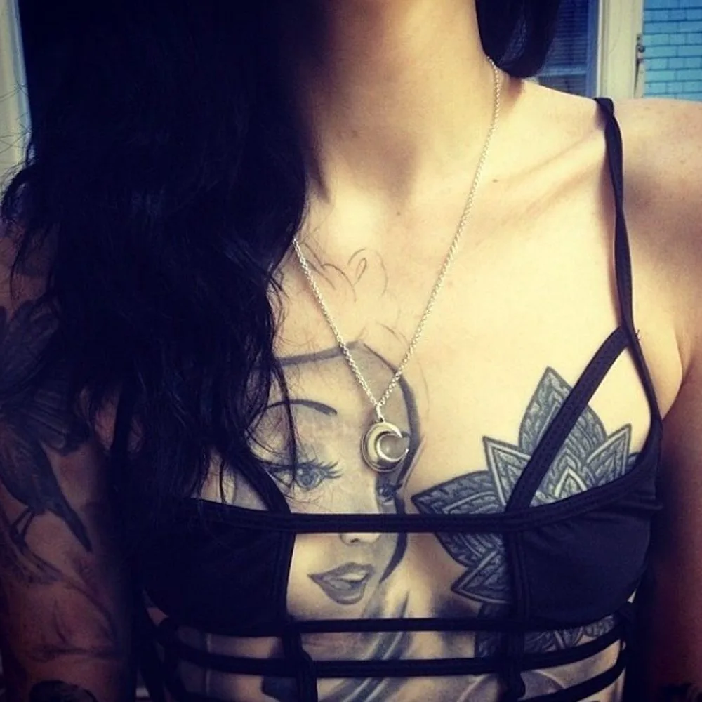 Why Gothic Jewellery Keeps Turning Up in Street Style