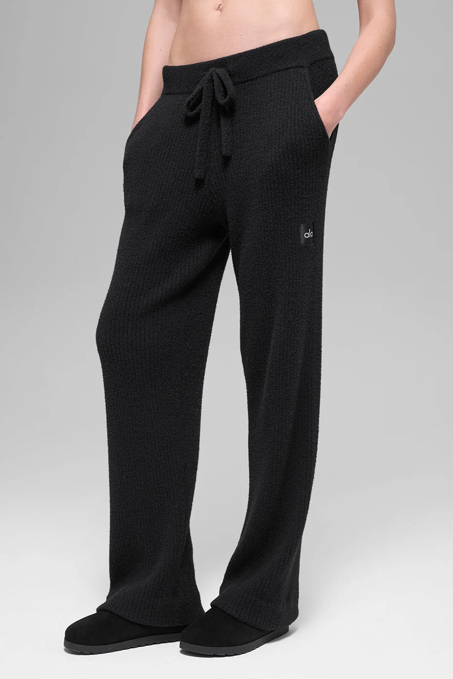 The Best Alo Yoga Pieces for Travel: Comfort and Style