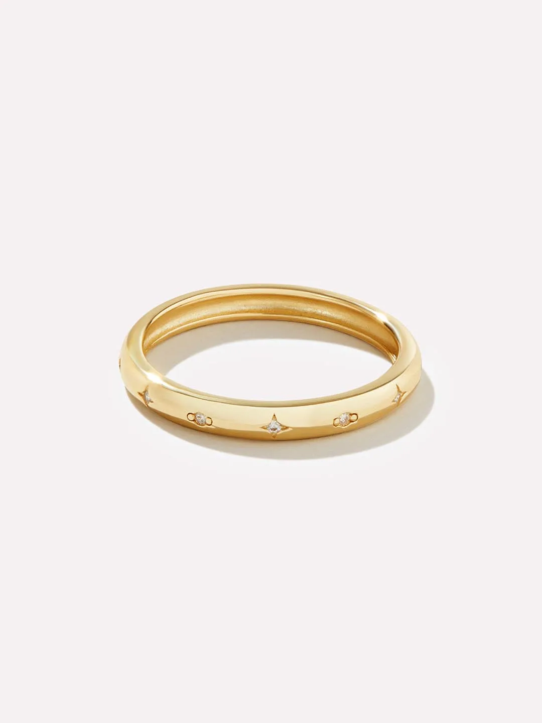 Slik velger du riktig ringbåndstil: tynt, chunky eller teksturert
