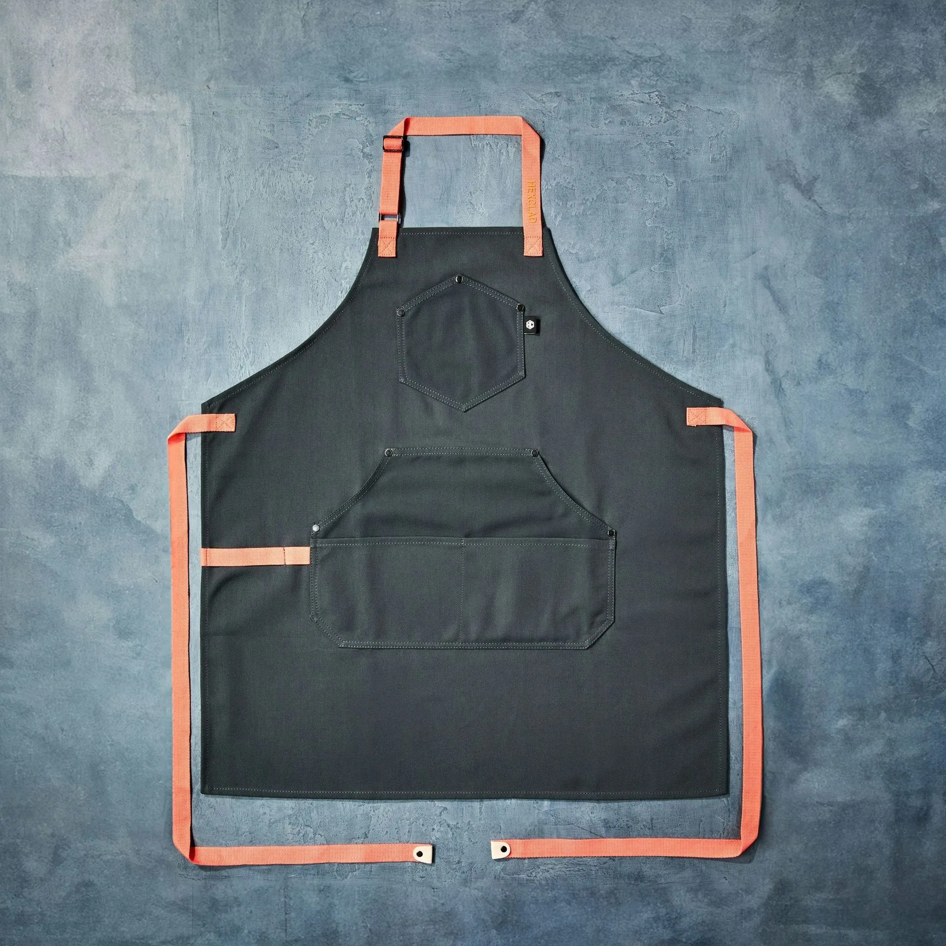The Best Apron for Grilling: Heat-Resistant Materials and Features for Outdoor Cooking