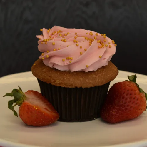 Vanilla vs Strawberry Cupcakes: Which to Buy