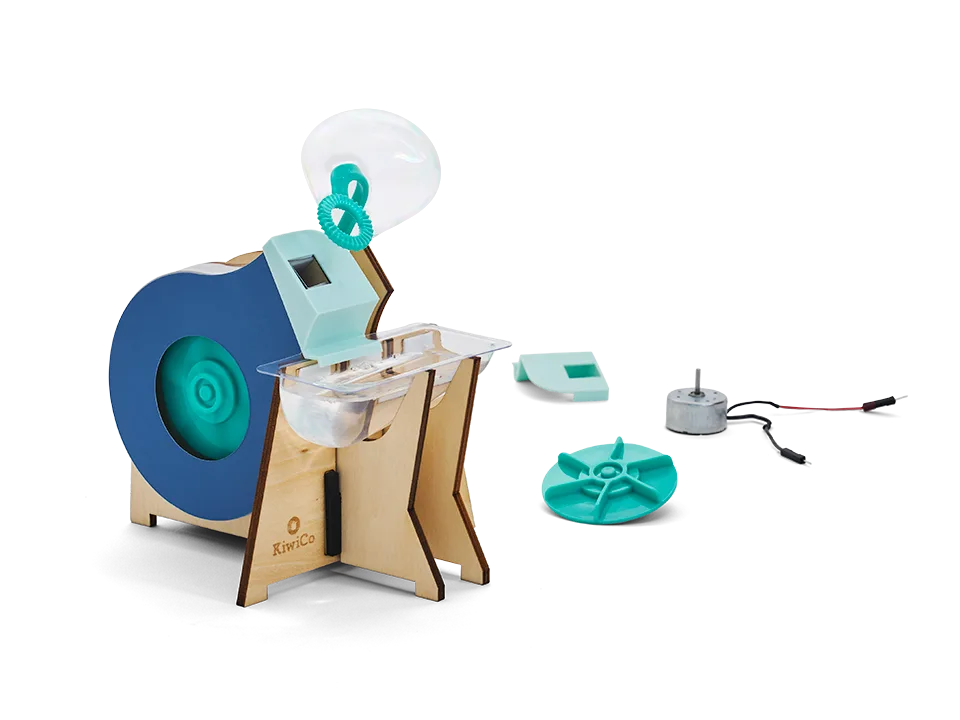 KiwiCo Bolle Giganti vs Macchina per Bolle: Quale Crea Bolle Più Grandi per i Bambini?