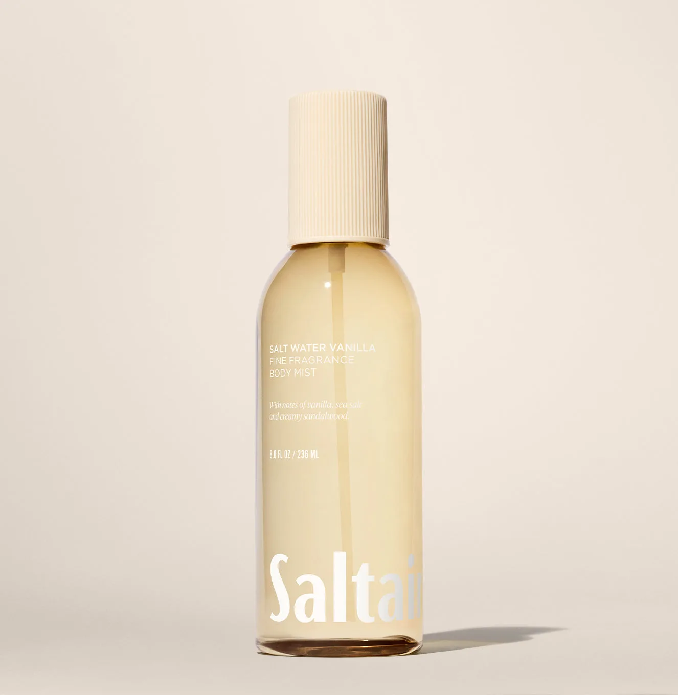 Cómo aplicar en capas la bruma corporal Salt Water Vanilla para un aroma duradero