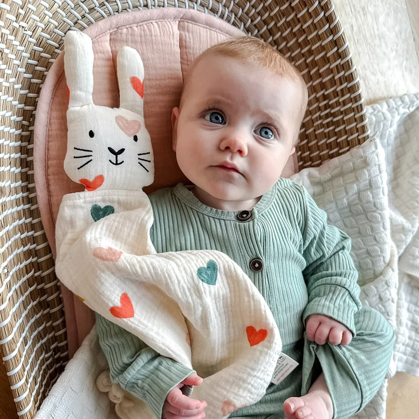 Heart Snuggle Bunny Geschenkset: Perfektes Valentinsbabygeschenk