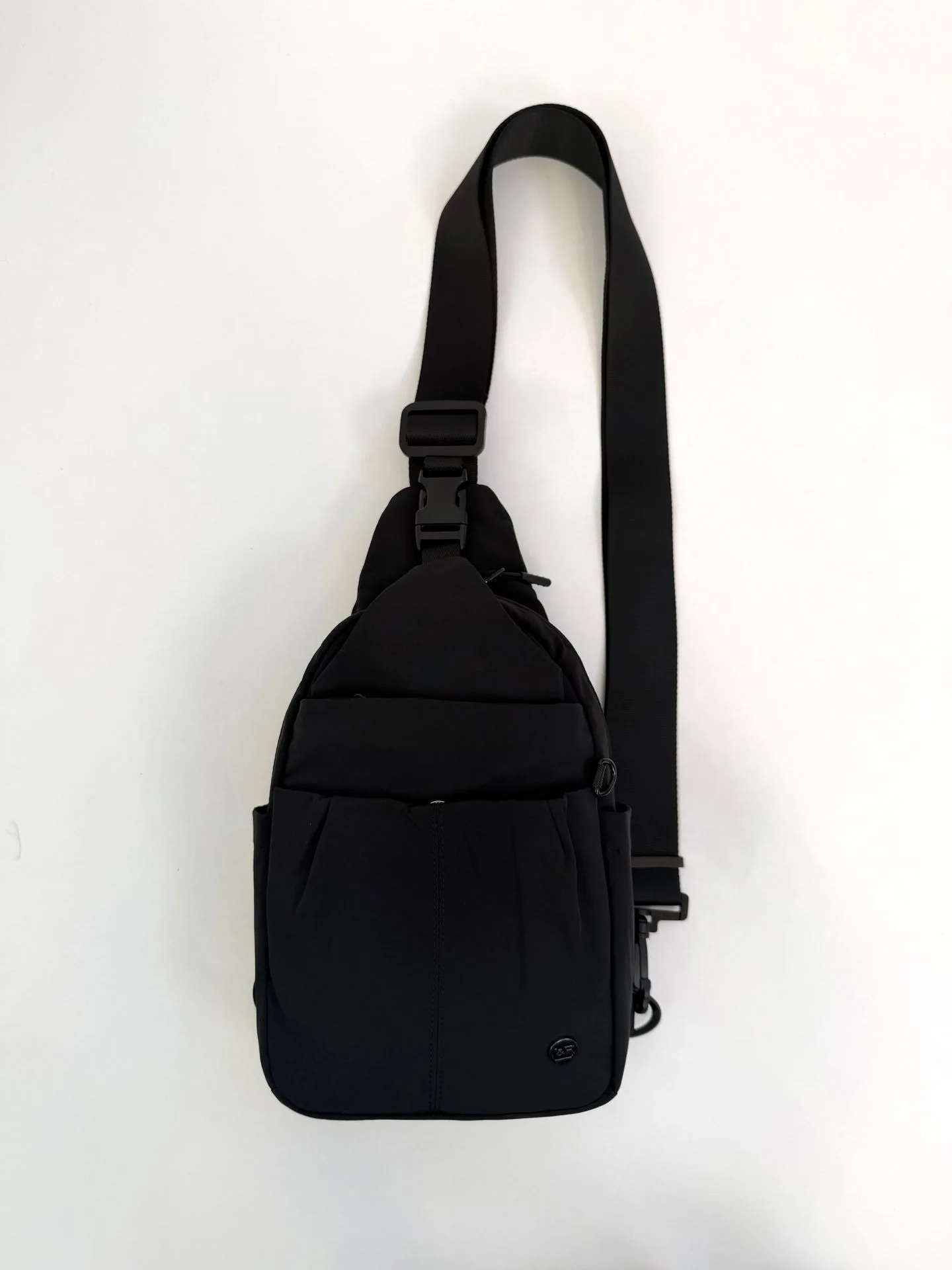 Crossbody taška vs kabelka: Která se hodí k vašemu stylu?
