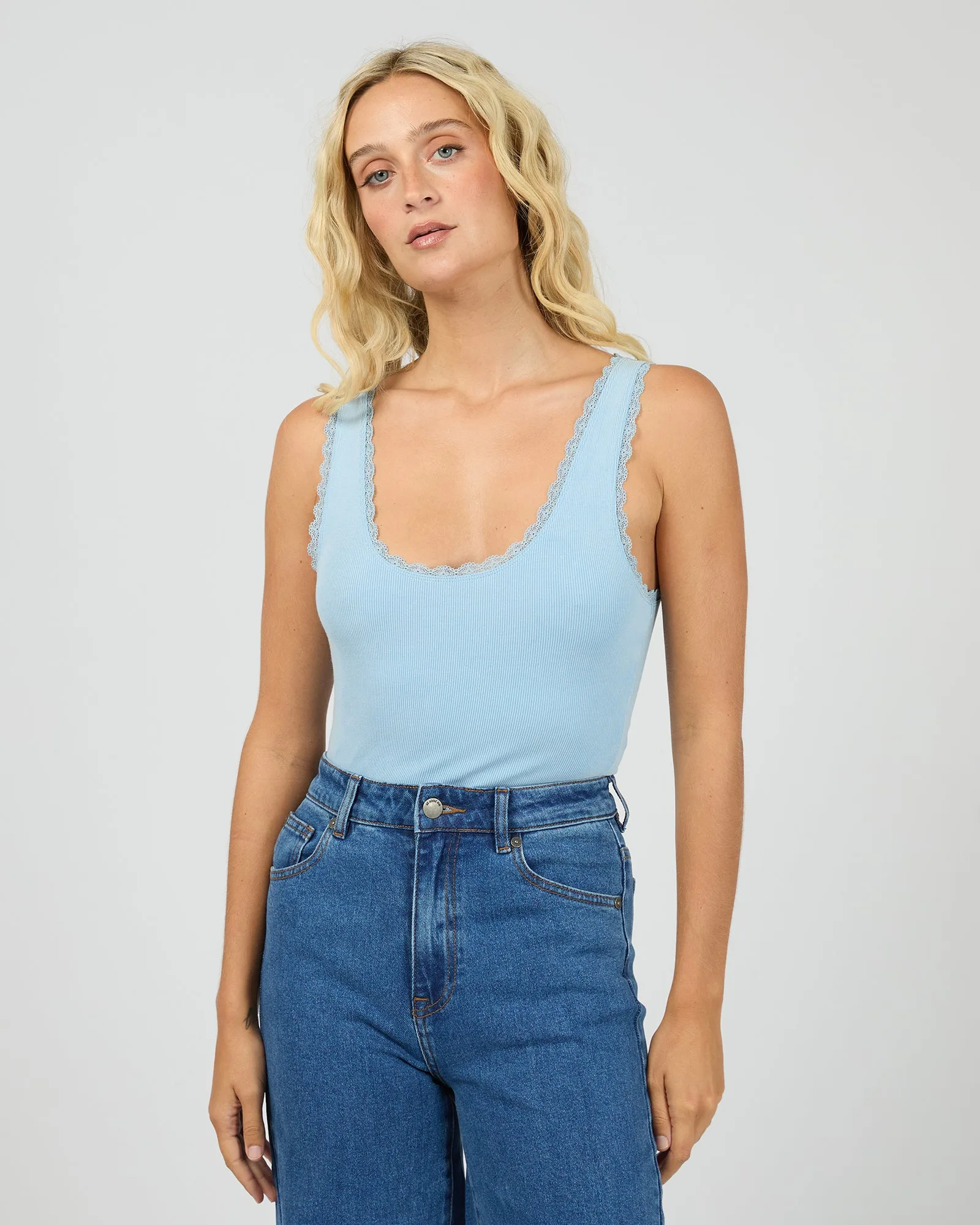 Washed Rib Lace Tank vs Icon Tank: qual escolher?