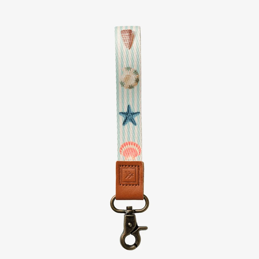 How to Attach a Wristlet Keychain to Your Bag for Quick Access