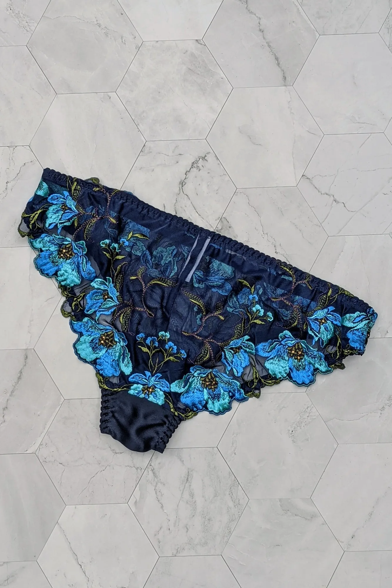 Love-in-Idleness Knickers: Guida alla vestibilità e al tessuto