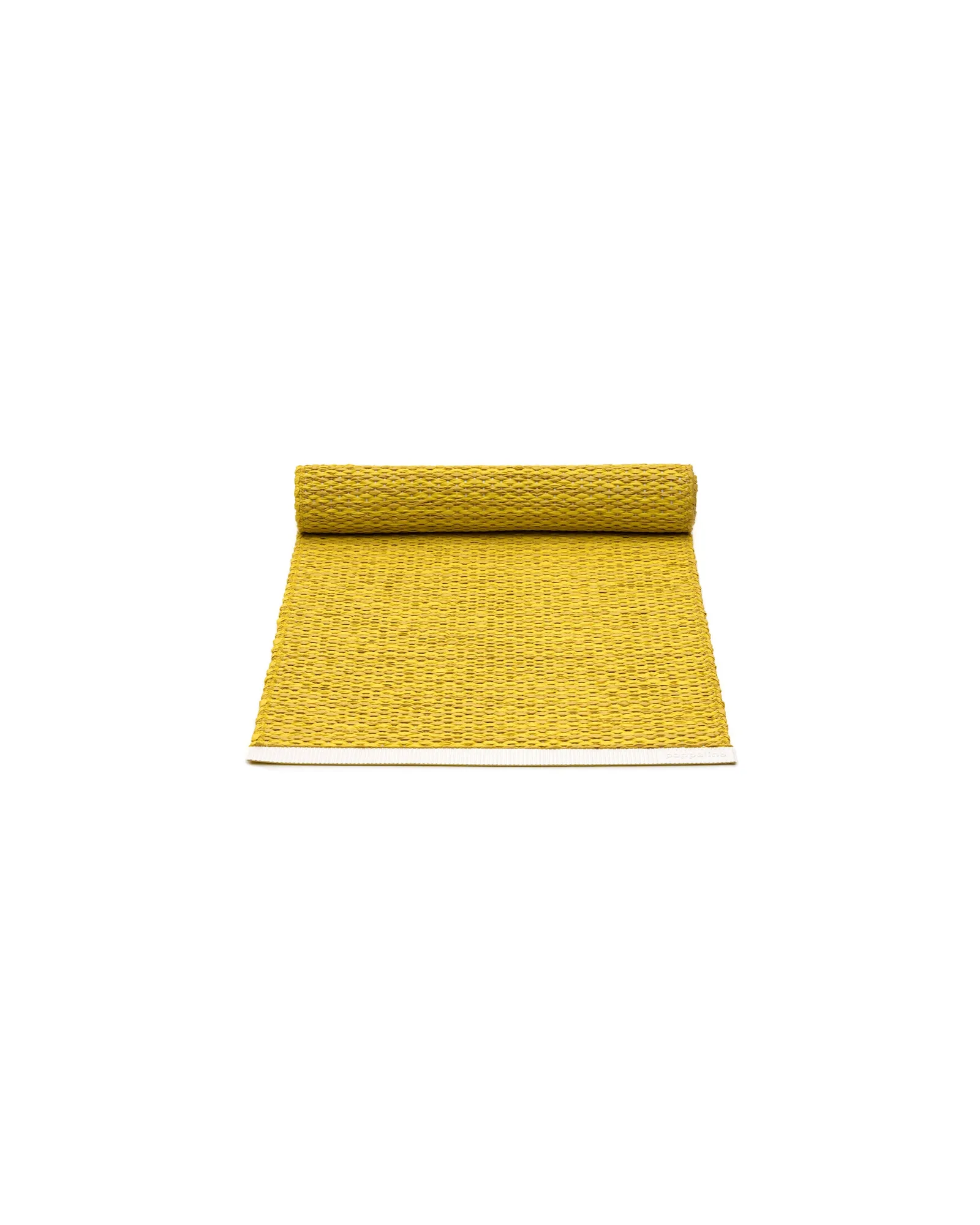 How to Style a Table Runner for a Casual Dinner Party