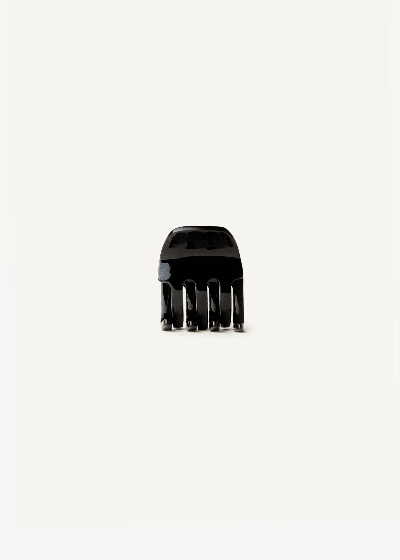 The Best Hair Accessories for Wavy Hair: Clips, Ties, and Headbands That Enhance Texture