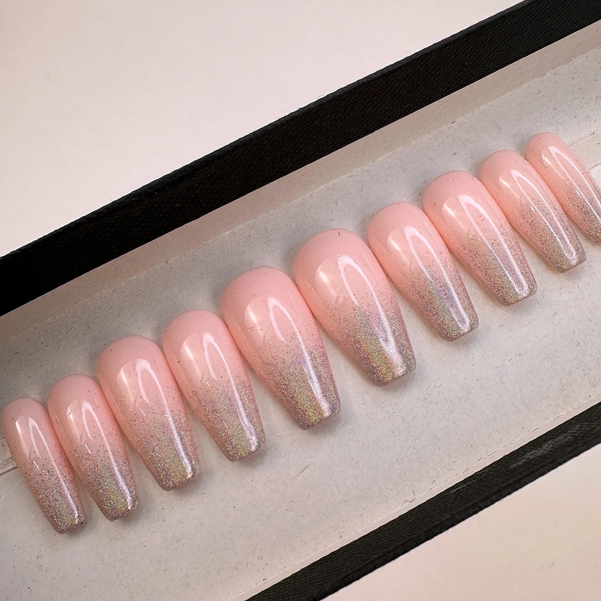 Pink Nudy Ombre prøvesæt: Hvad er der i et basis press-on sæt?