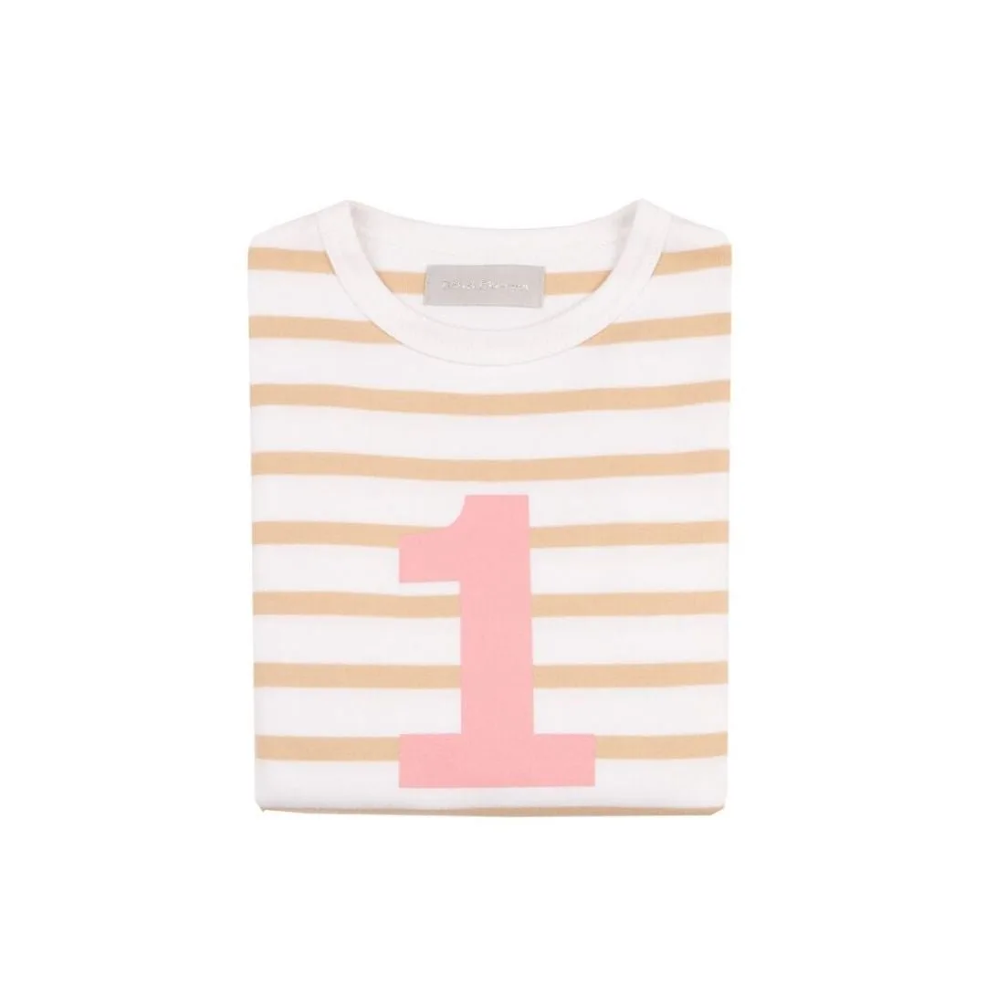 Como usar uma t-shirt infantil às riscas no dia a dia