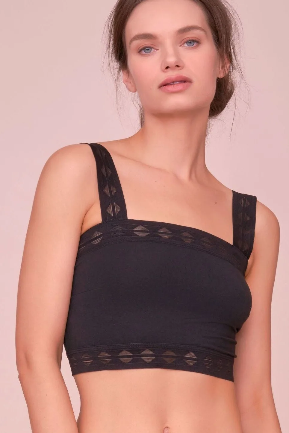 Cómo combinar un crop top de día a noche