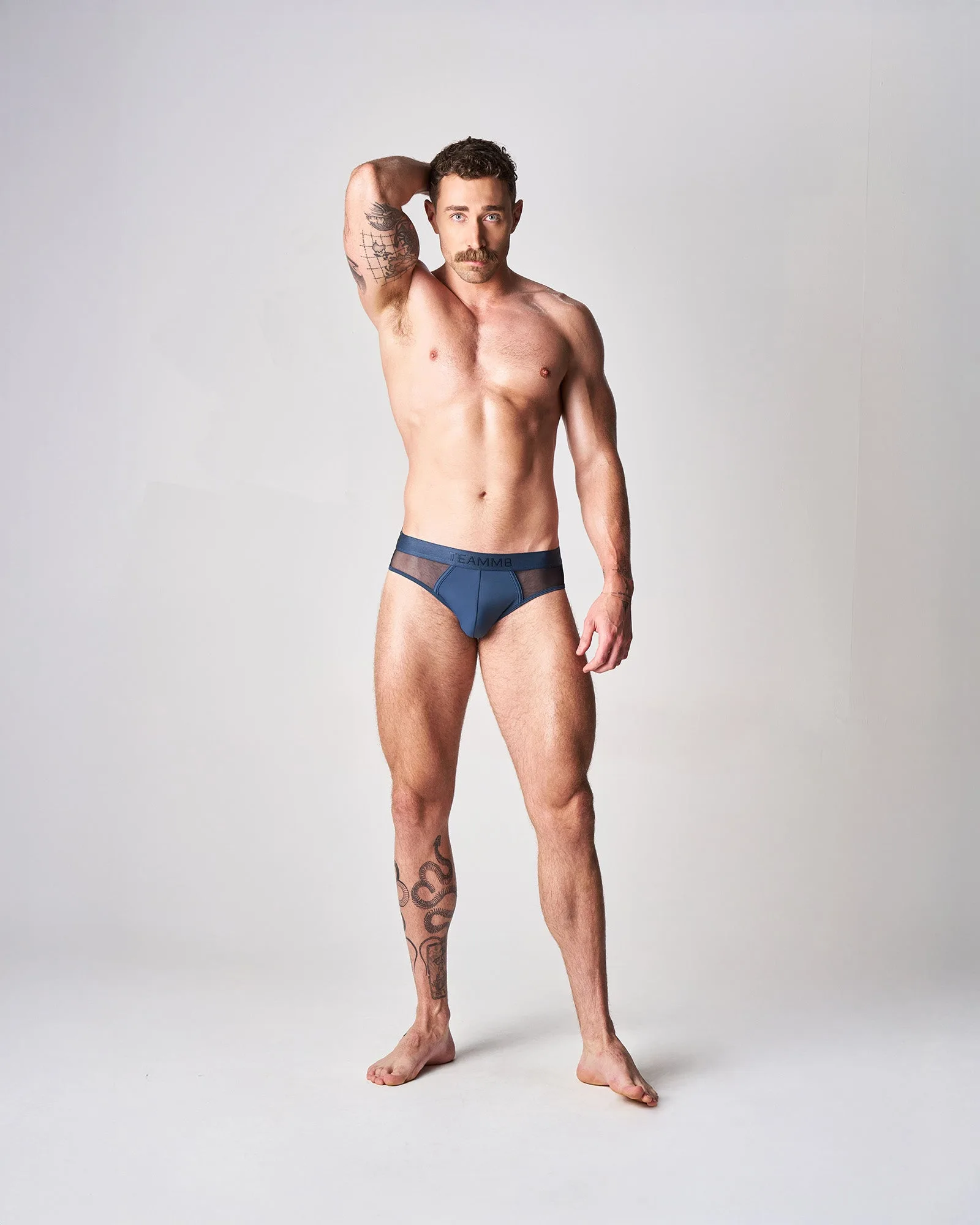 Score Sheer Slim Brief vs Flaunt Bikini Brief : Lequel offre un meilleur ajustement ?