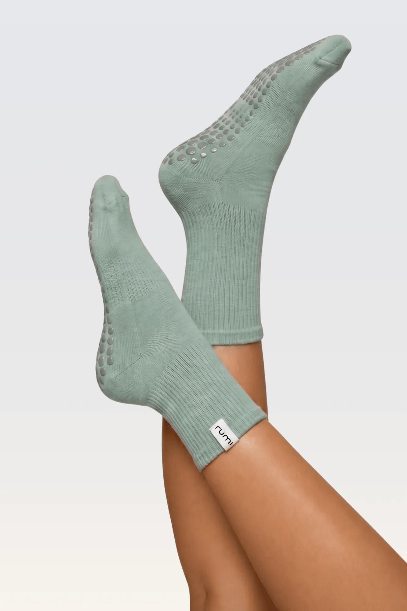 Crew vs Grip Crew Yoga Socks: How to Choose