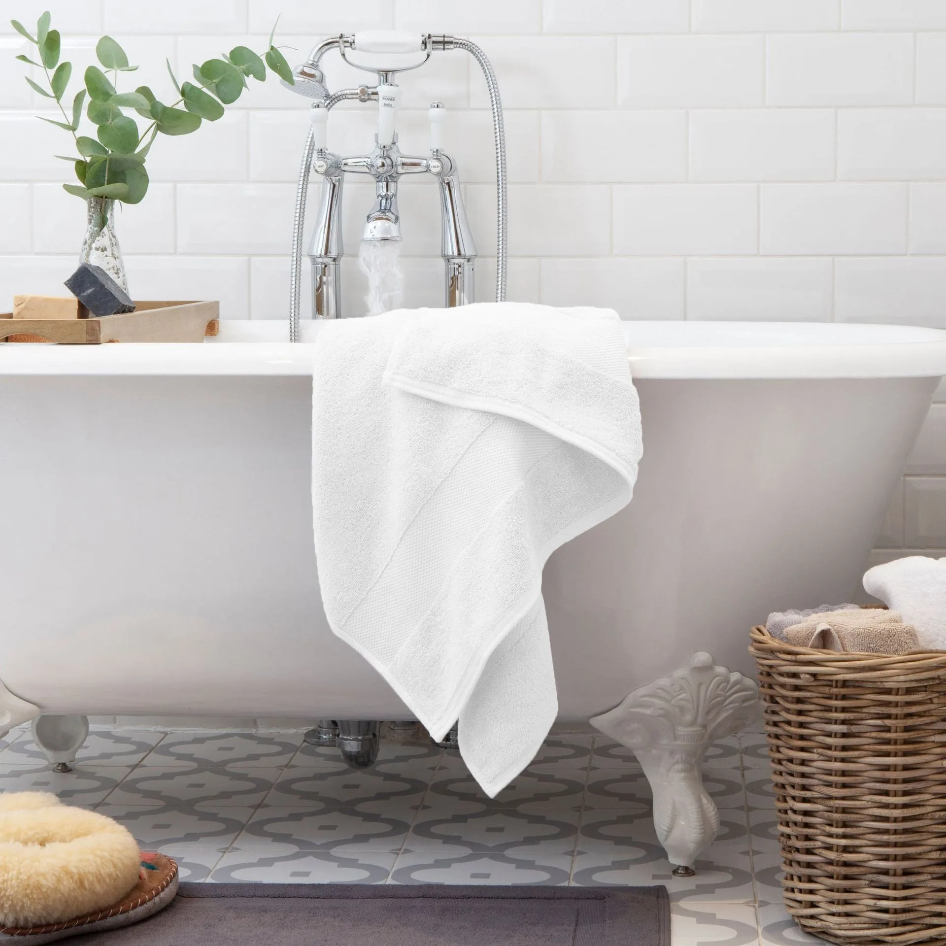The Ultimate Guide to Buying a Bath Sheet: Size, Weight, and Material