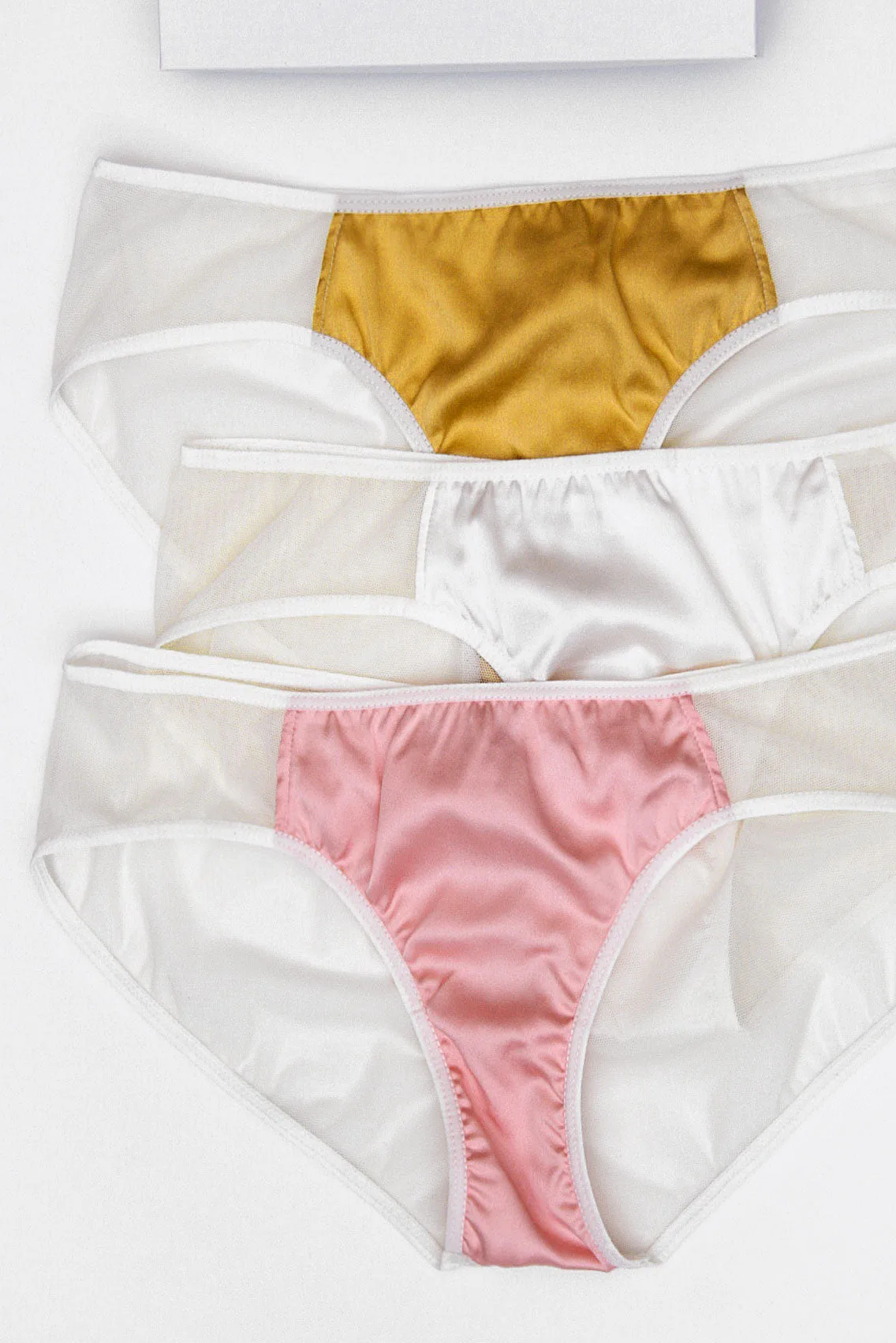 Set de 3 braguitas blancas: contenido y talla