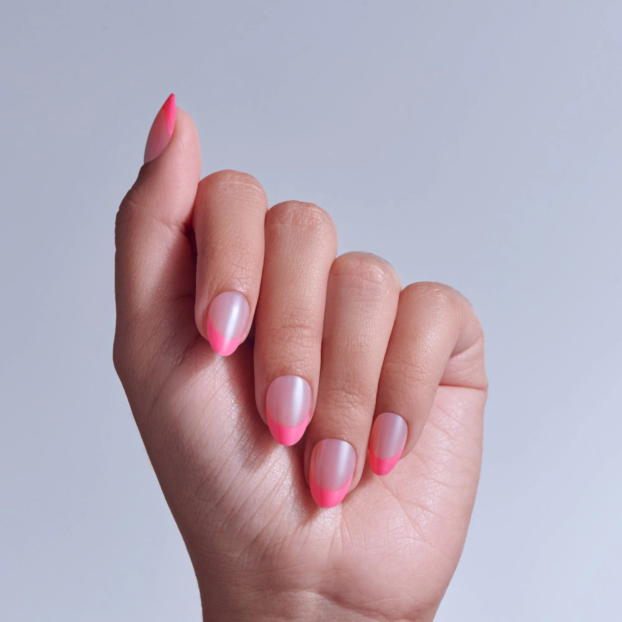 Kiss Core Design Uñas Postizas Sin Pegamento - Shining Bright | Puntas Francesas, Rosa, Cortas, Almendra