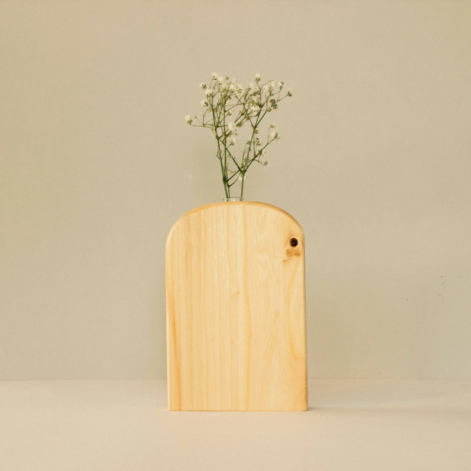 Soporte plano para flores en centros de mesa modernos