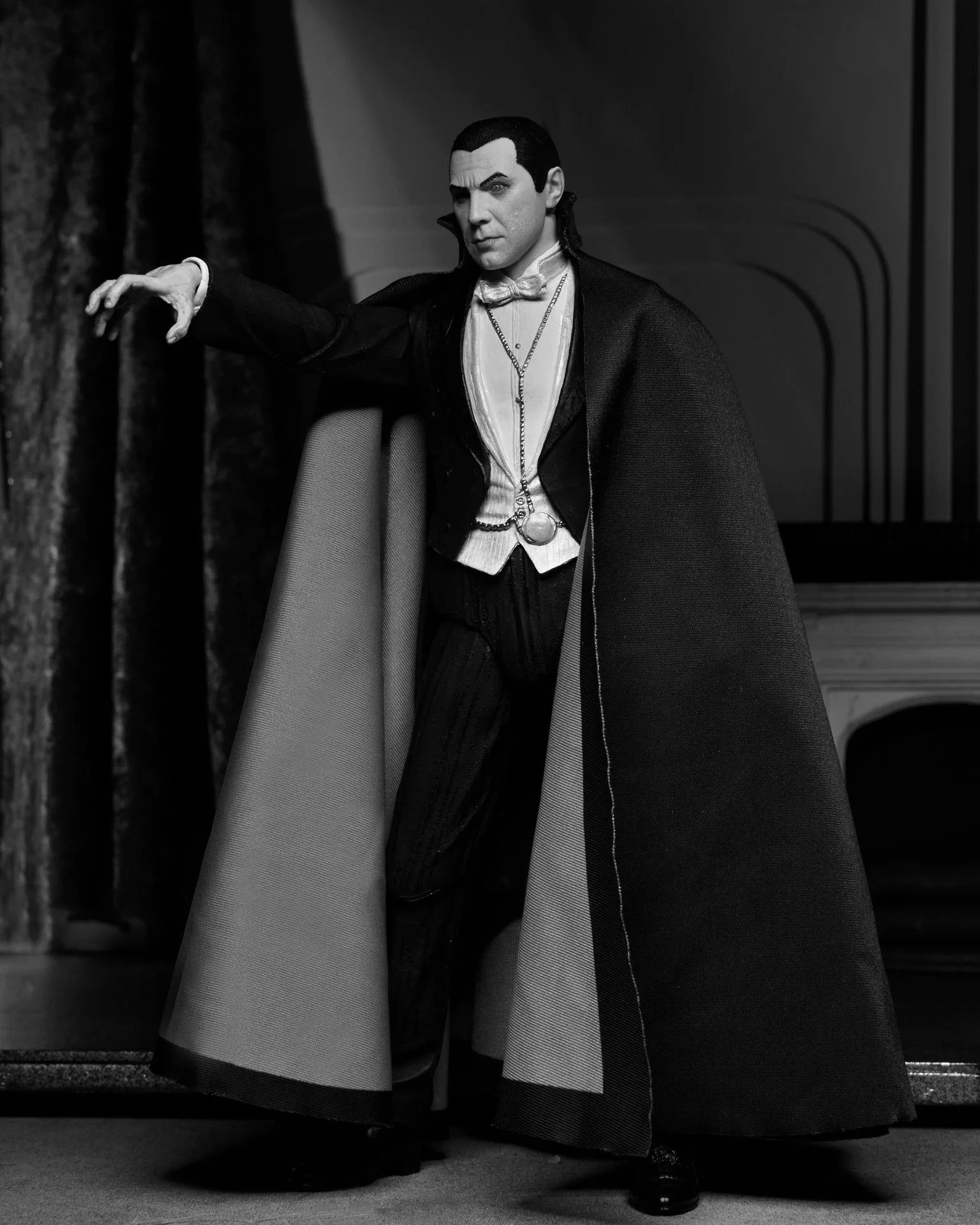 Dracula Collectibles: Phunny Plush vs 7" akční figurky