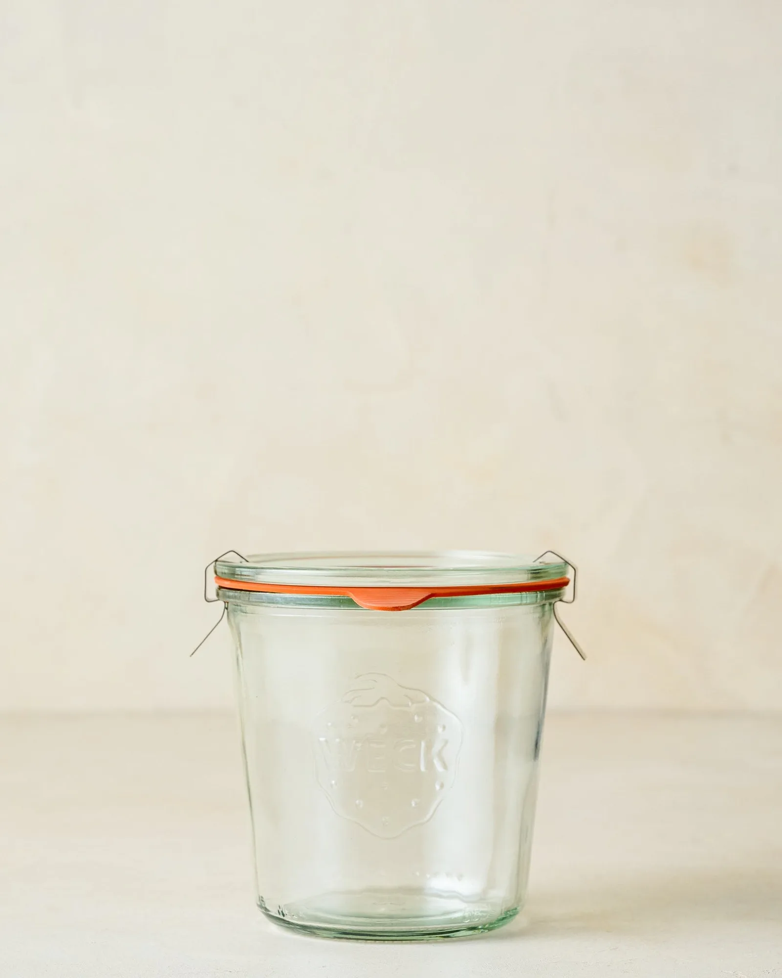 How to Use a Weck 742 1/2 L Mold Jar for Preserving and Storage: A Complete Guide
