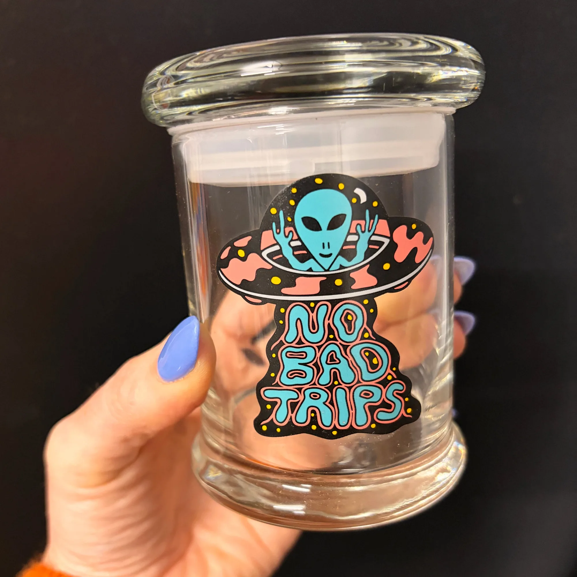 How to Choose a Stash Jar for Smell Control
