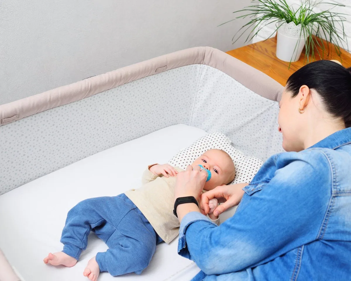 How to Choose a Fitted Sheet for the Oyster Snuggle Crib