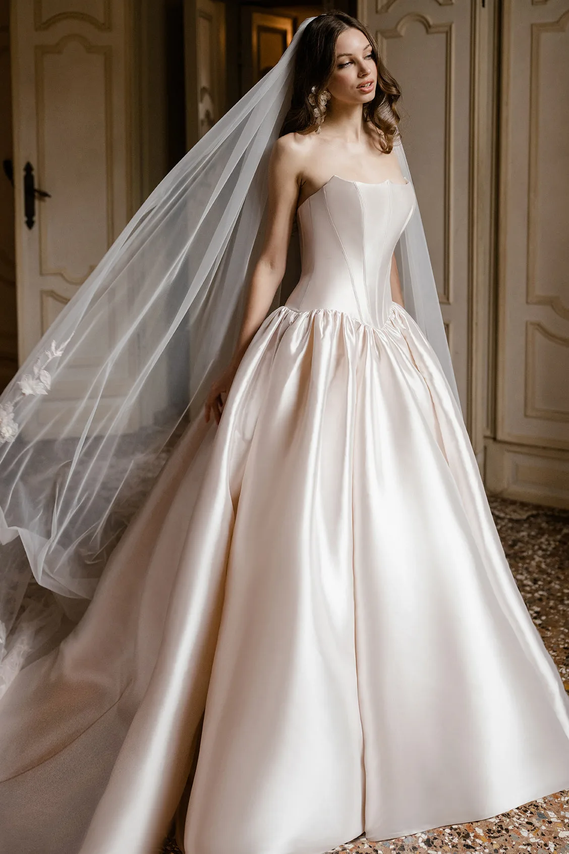 V Neck vs Sweetheart: How to Choose Your Wedding Neckline