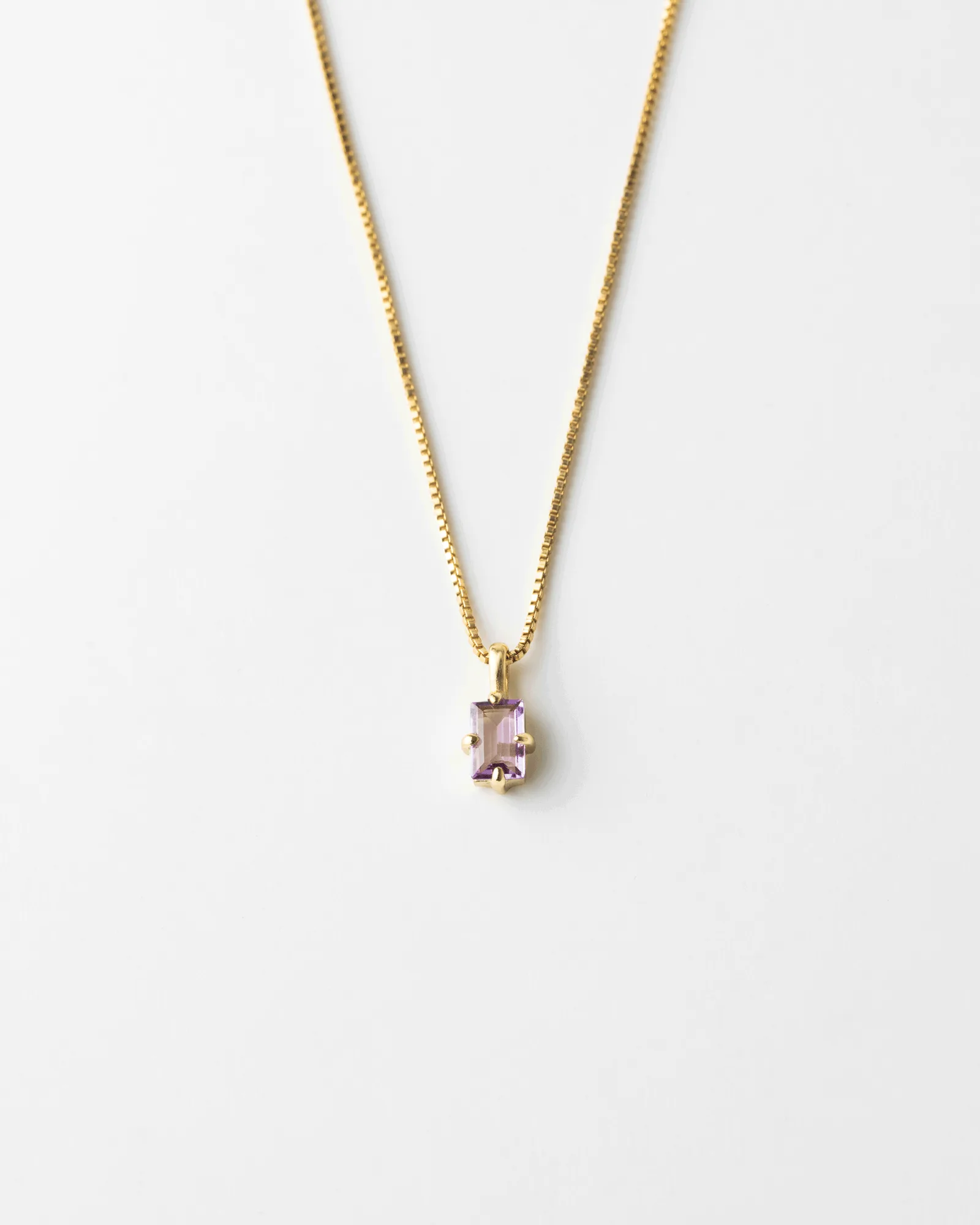 Gold vs. Silver Jewelry: Which Metal Suits Your Style and Skin Tone?