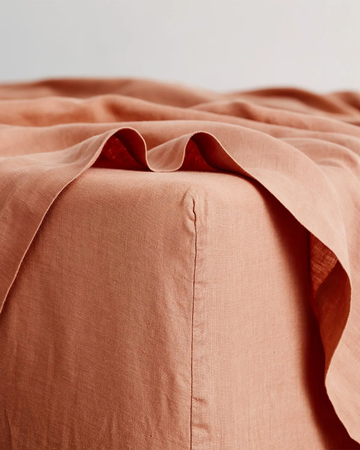How to Choose Linen Cushion Covers for Your Living Room: Texture, Color & Style Tips