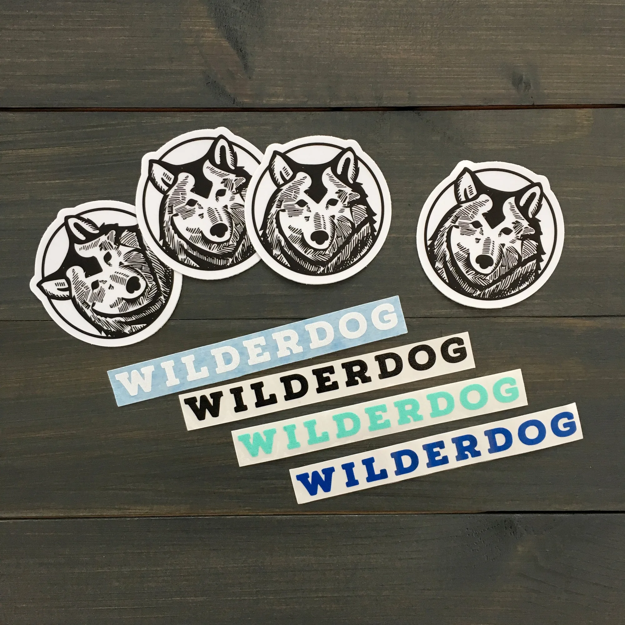 Wilderdog-Aufkleber blasenfrei anbringen