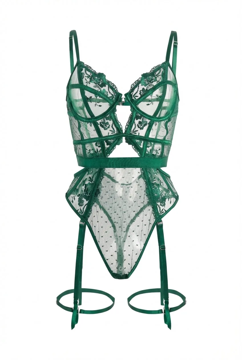 Was unter einem transparenten Spitzen-Bodysuit tragen