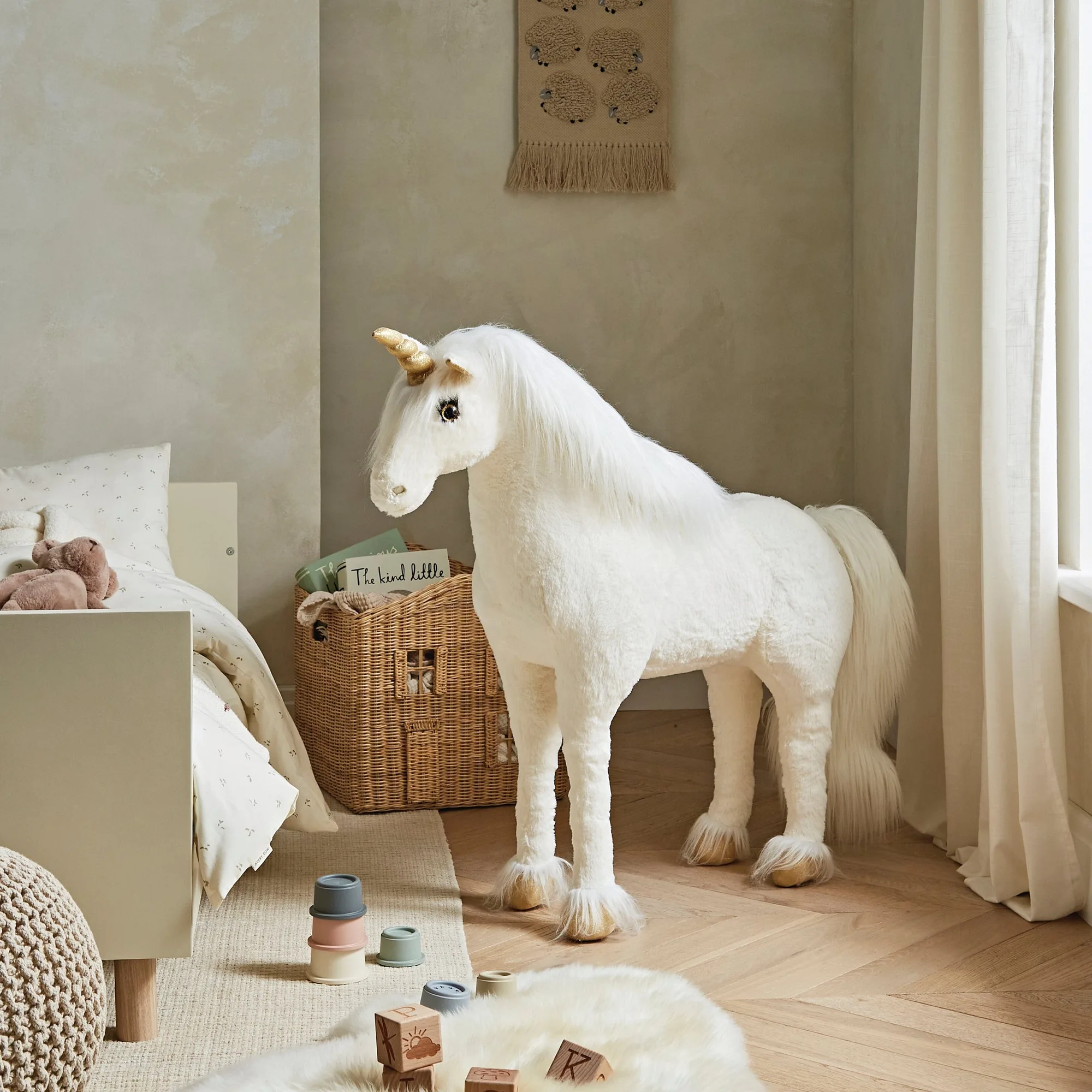 Standing Unicorn - Gold Dust