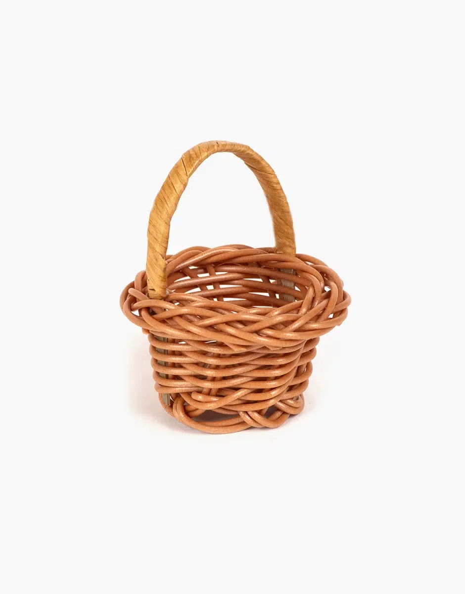Nettoyer un panier en osier pour poupée : astuces simples