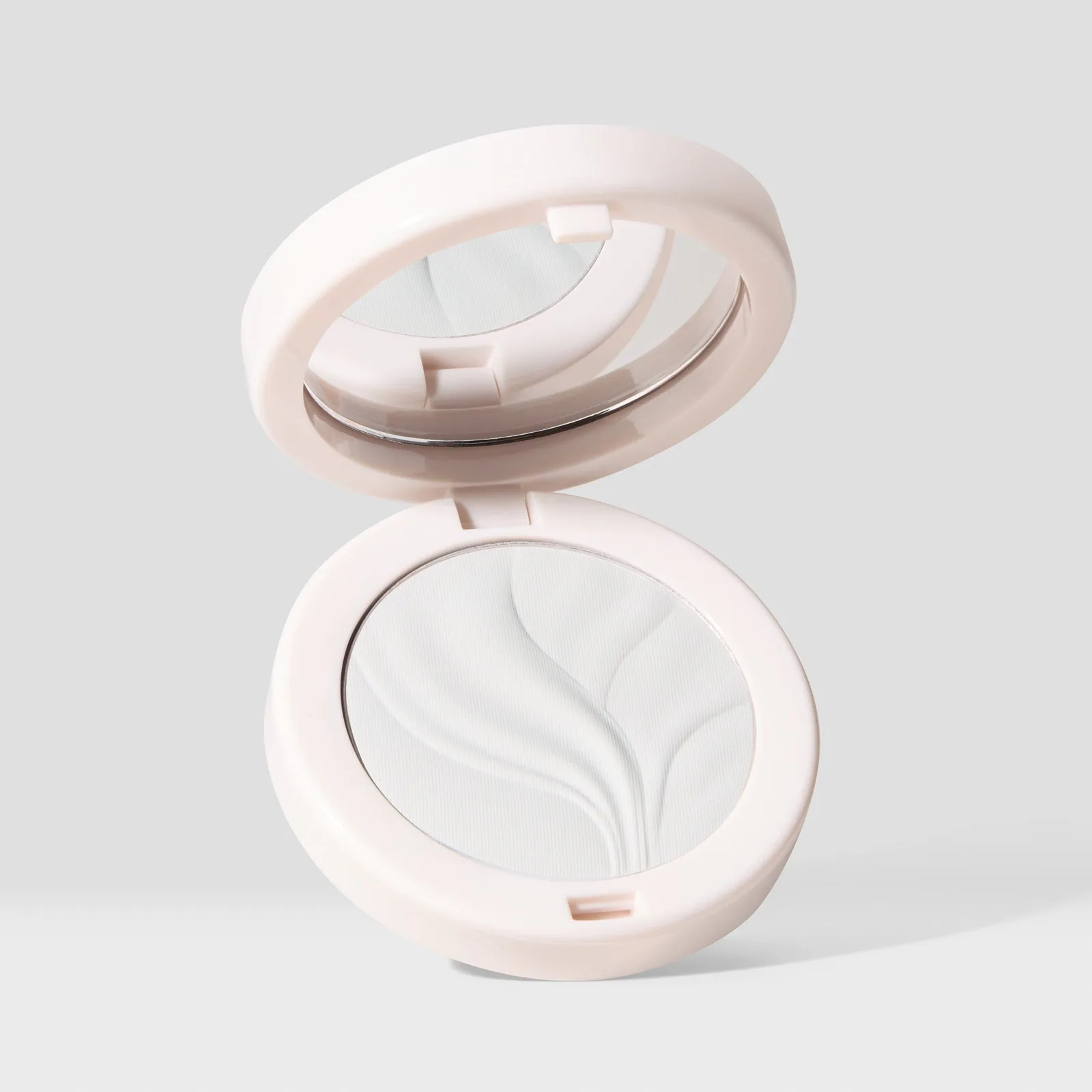 Come usare la cipria illuminante per un look naturale senza trucco