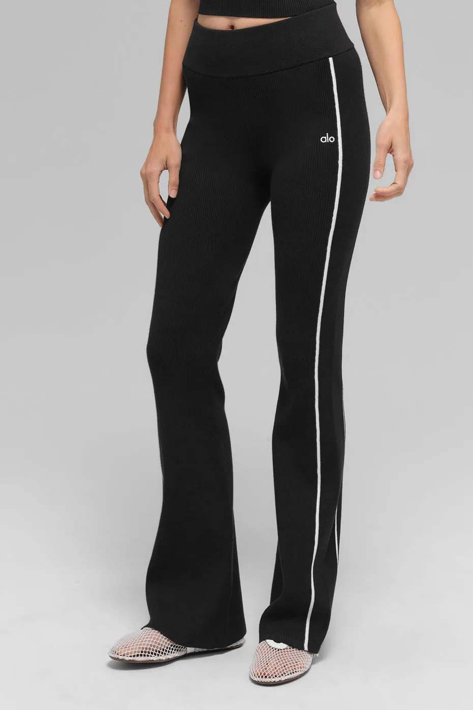 How to Layer Alo Yoga Pieces for Winter Workouts: Stay Warm, Dry, and Mobile