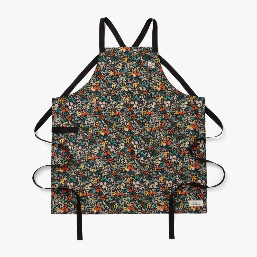 Bistro Apron vs. Essential Apron: Which Style Fits Your Restaurant or Home Kitchen?