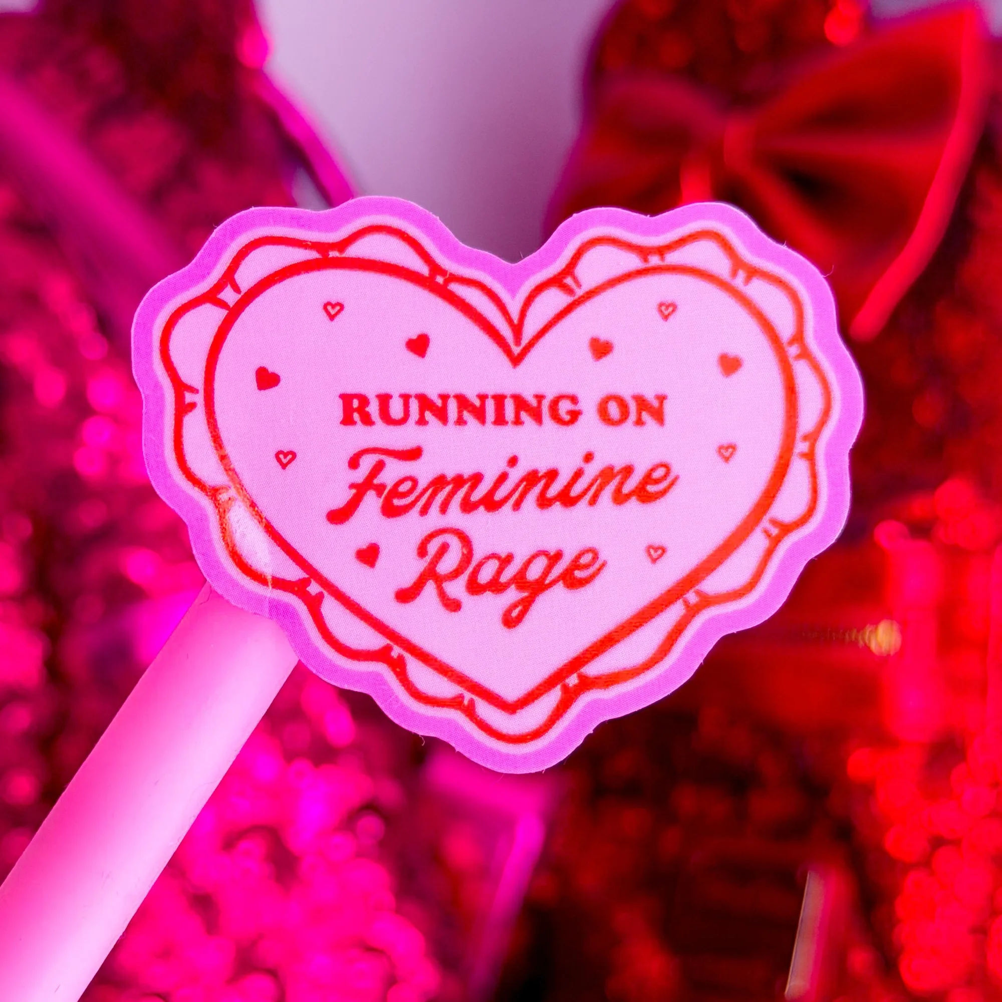 Pegatina impermeable - Corriendo con rabia femenina