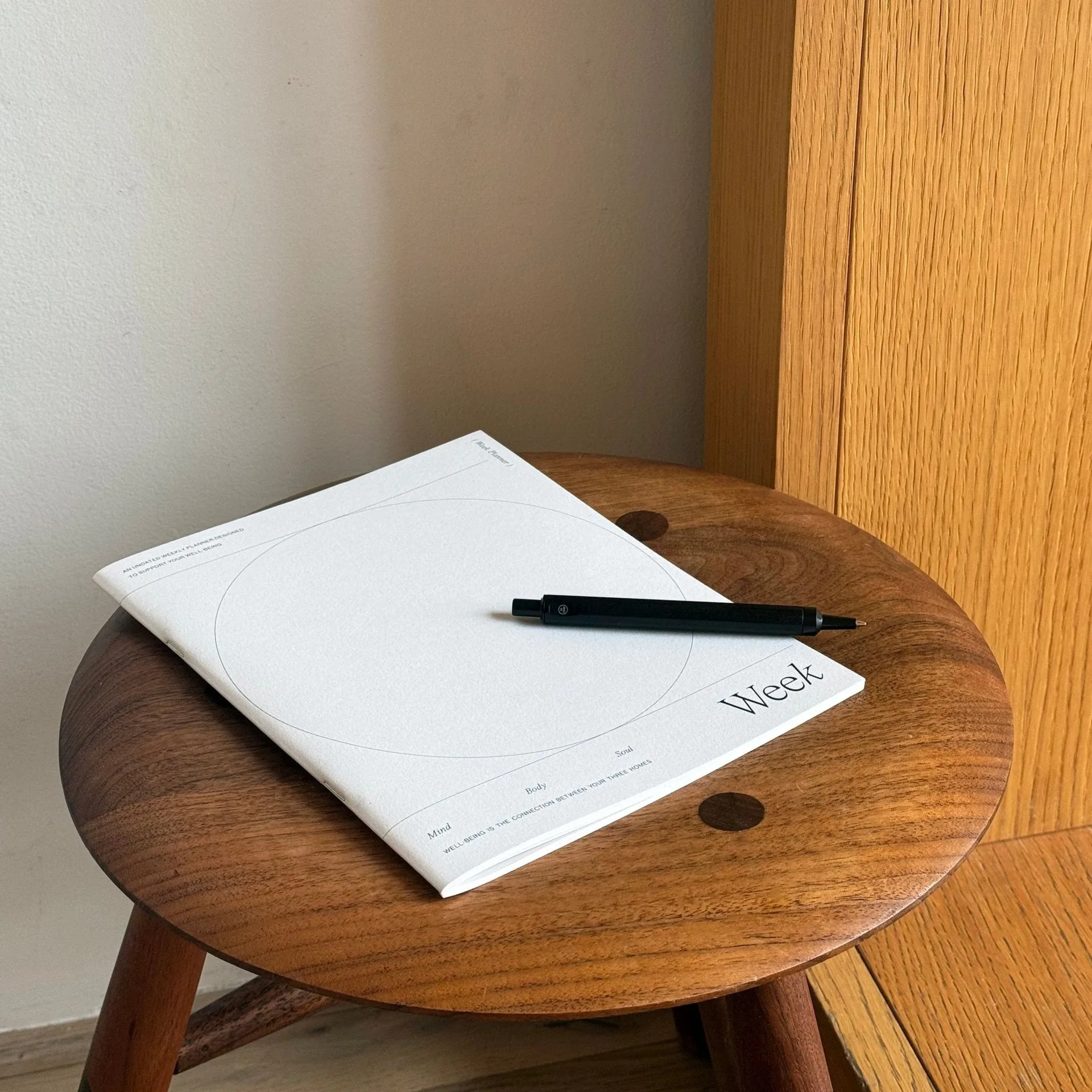 Magnetic Wall/Desk Clipboard vs Traditional Clipboards: Which Is Better for Your Needs?