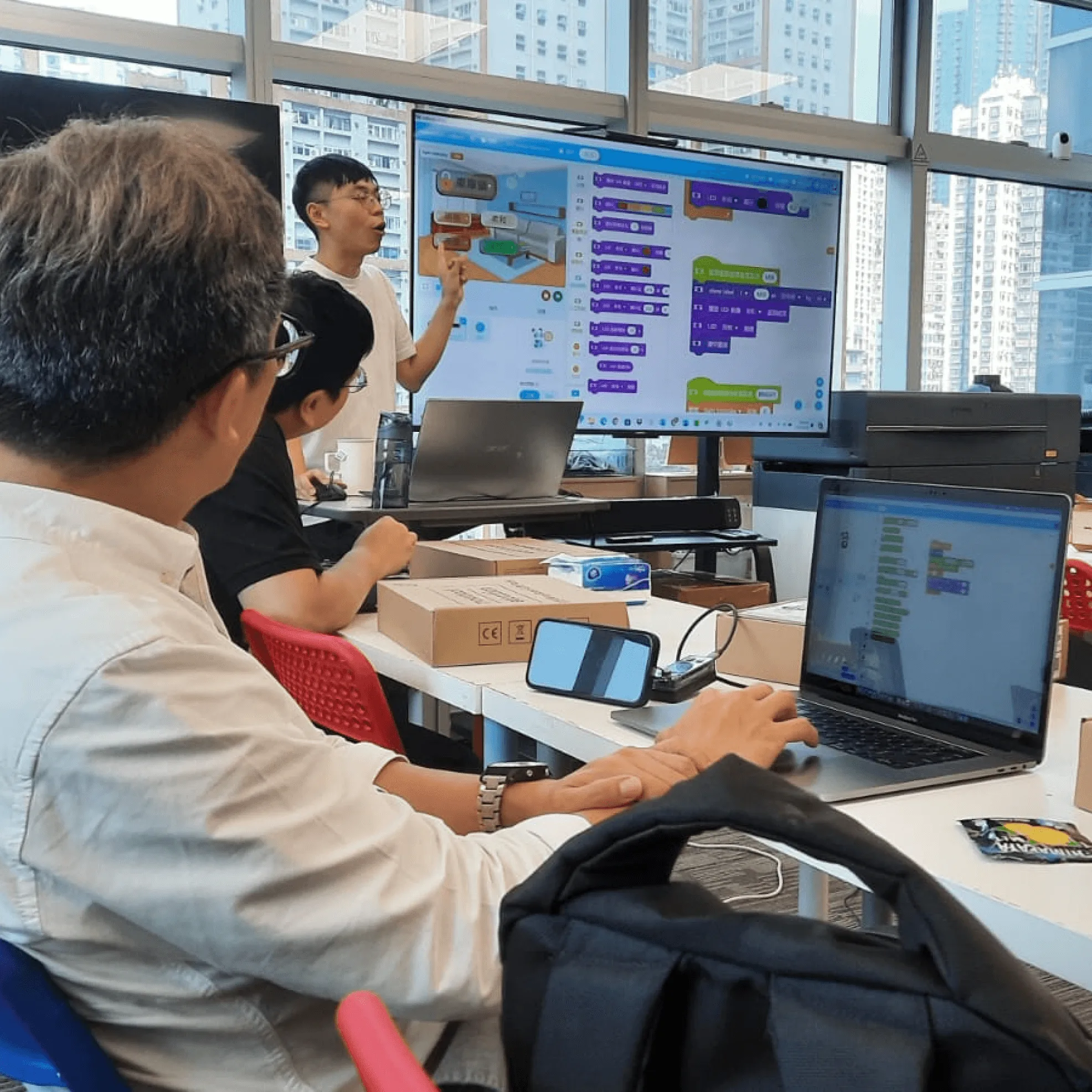 Rendre l'enseignement de l'AIoT plus captivant : guide d'atelier à Hong Kong