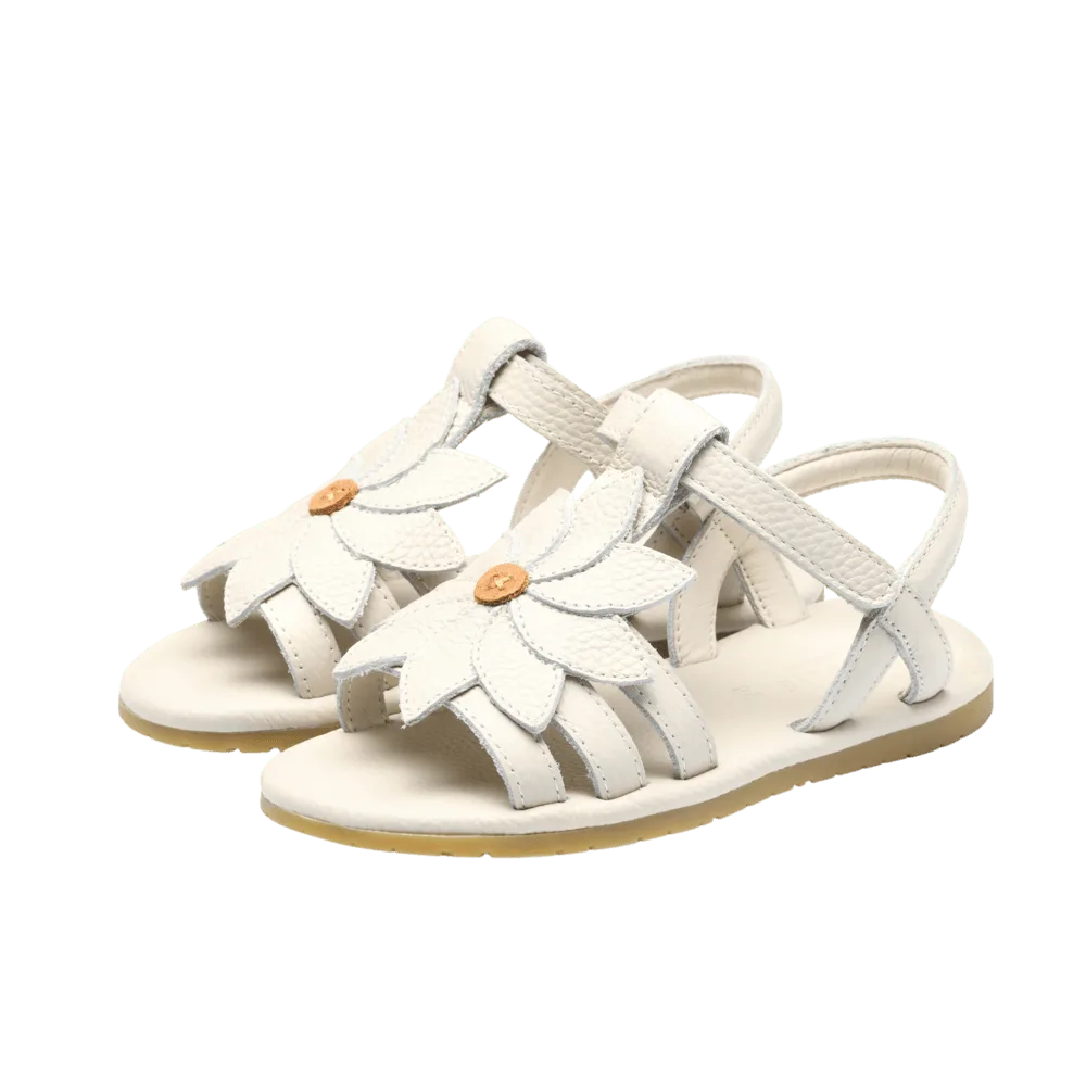 Bottes Theera vs. Sandales Iles Fields : Chaussures enfant saisonnières