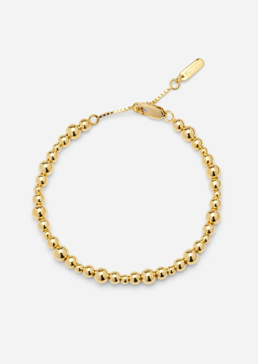 Cómo combinar un brazalete de vermeil dorado a diario