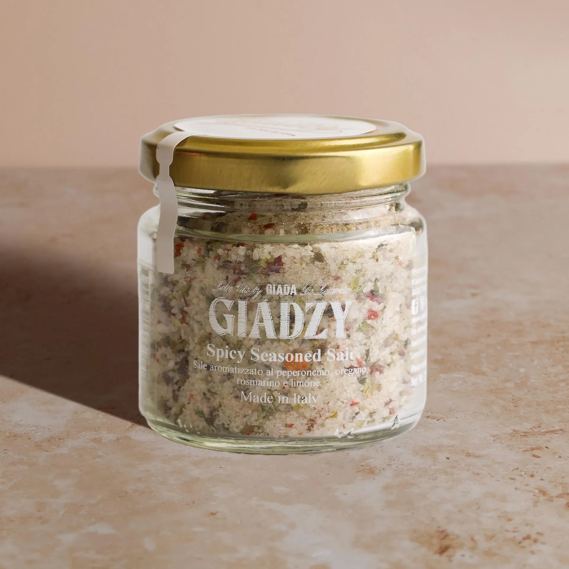 Sale speziato vs sale normale: confronto di sapori