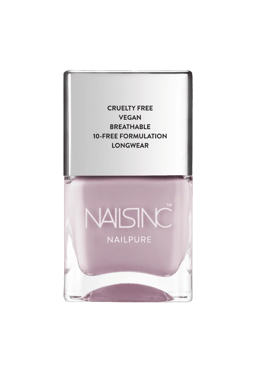 Nail Stickers vs Traditional Nail Polish: The Ultimate Quick Manicure Comparison