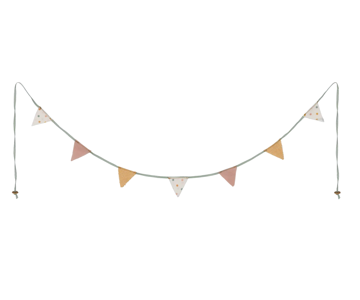 How to Display a Maileg Miniature Garland in a Nursery
