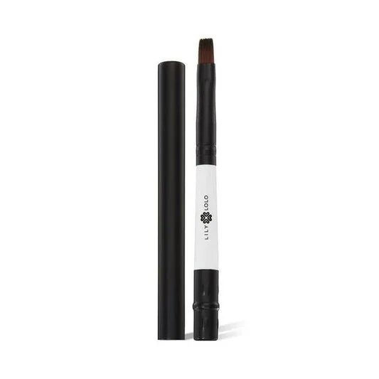 How to Use a Lip Brush for Precise and Long-Lasting Lipstick Application