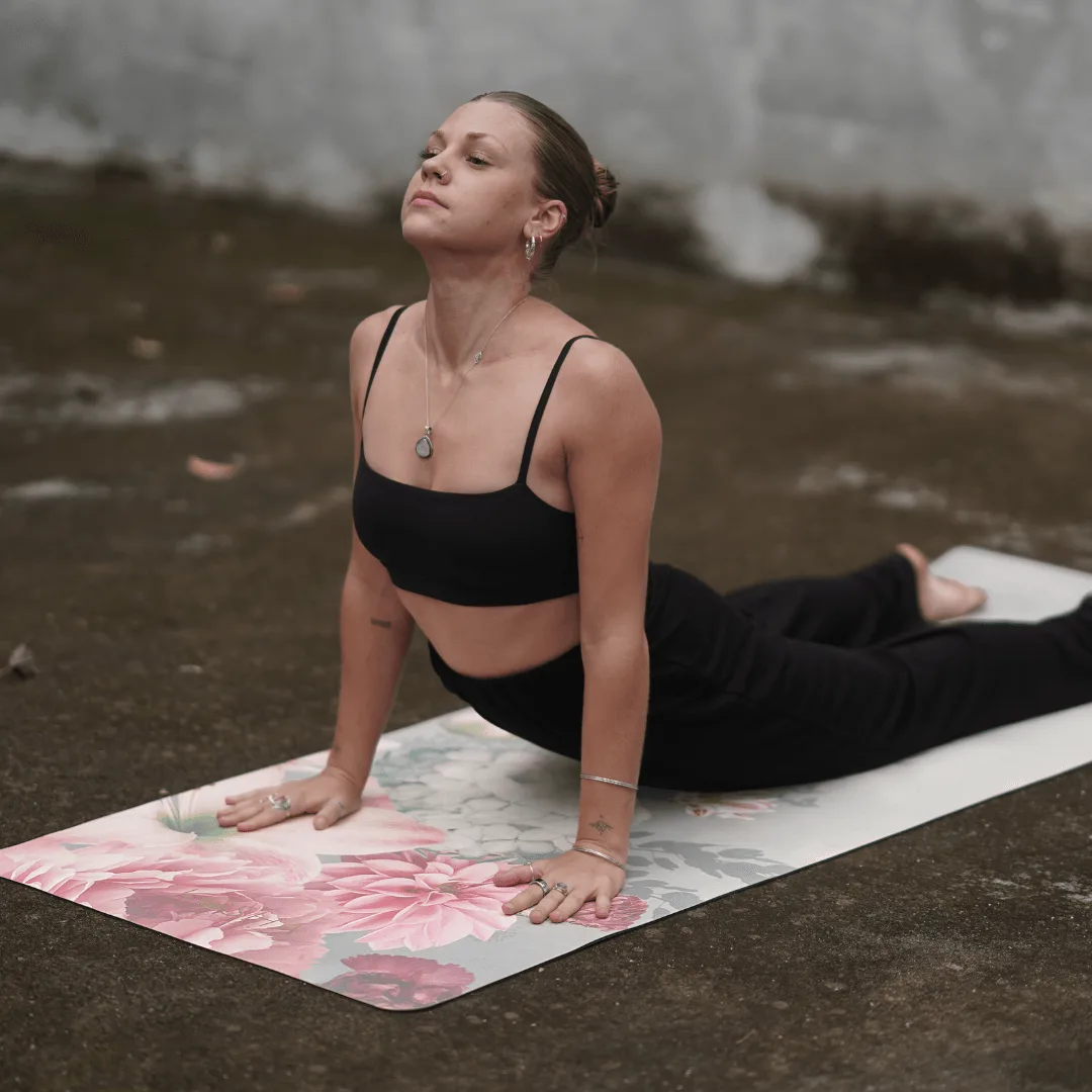 Cómo limpiar tu esterilla de yoga sin dañar el agarre